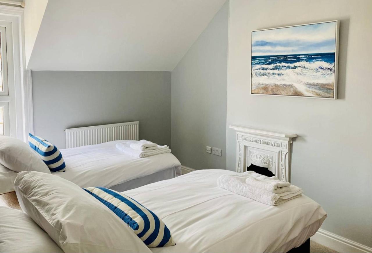 Coast House Cromer - Sleeps 15, Hot Tub, Sea Views Villa Eksteriør billede