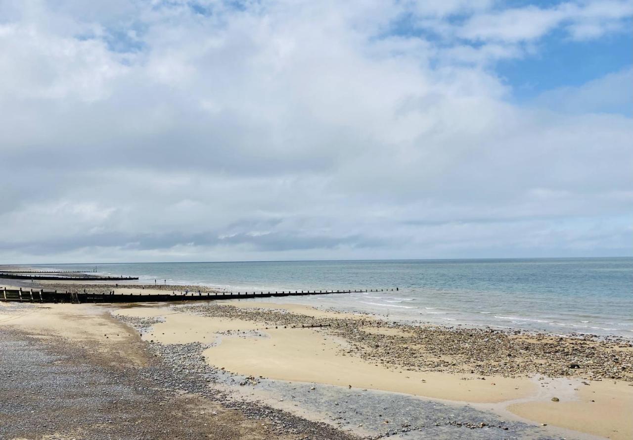 Coast House Cromer - Sleeps 15, Hot Tub, Sea Views Villa Eksteriør billede